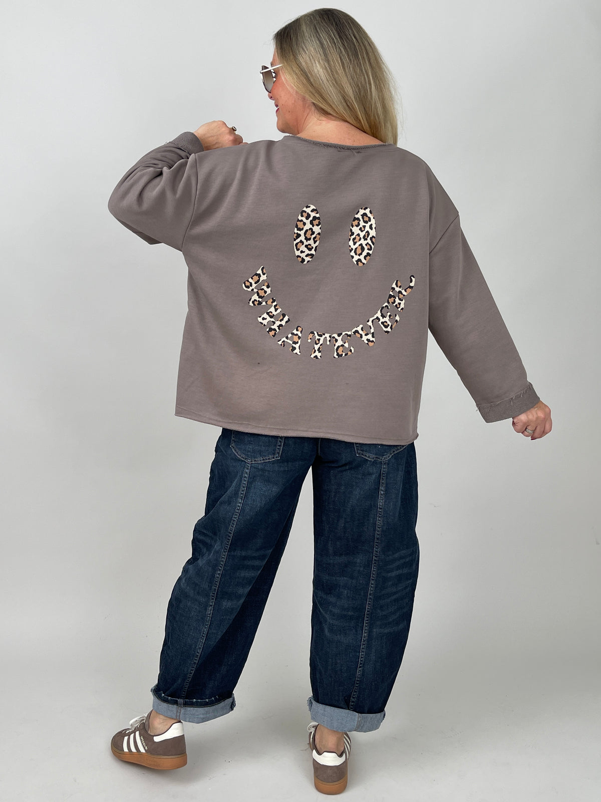 Sweatshirt Leo Smiley in Taupe