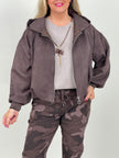 Jacke mit Kapuze in Velours-Optik in Mokka