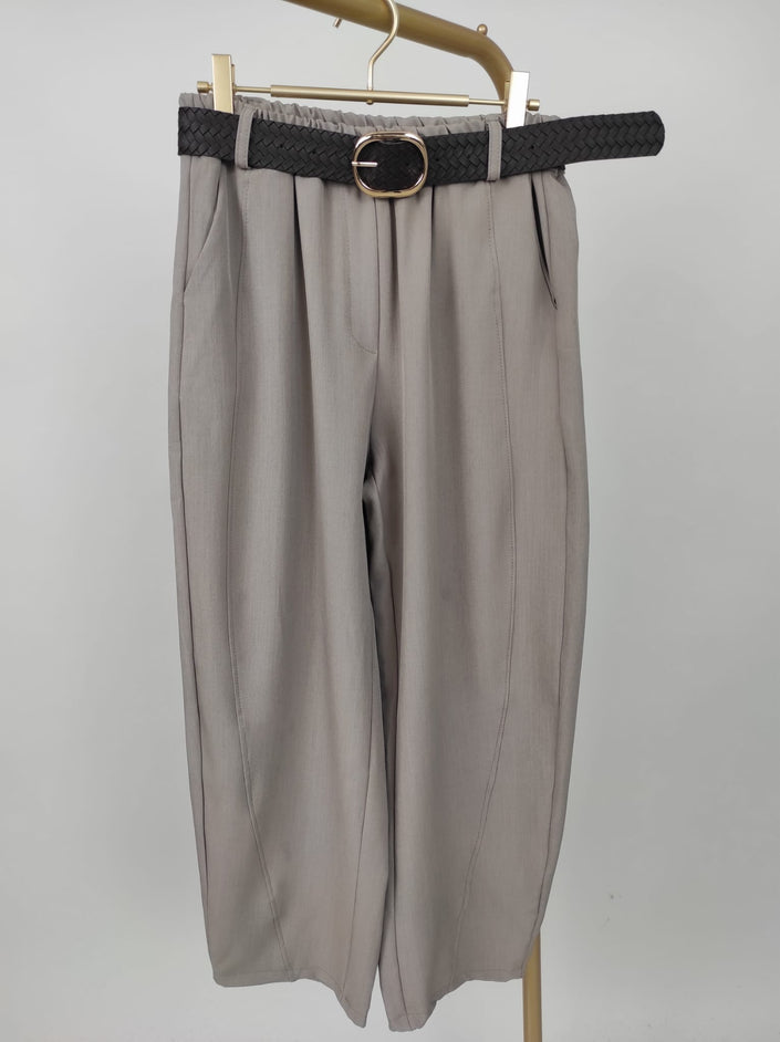 Hose mit Flechtgürtel in Helltaupe