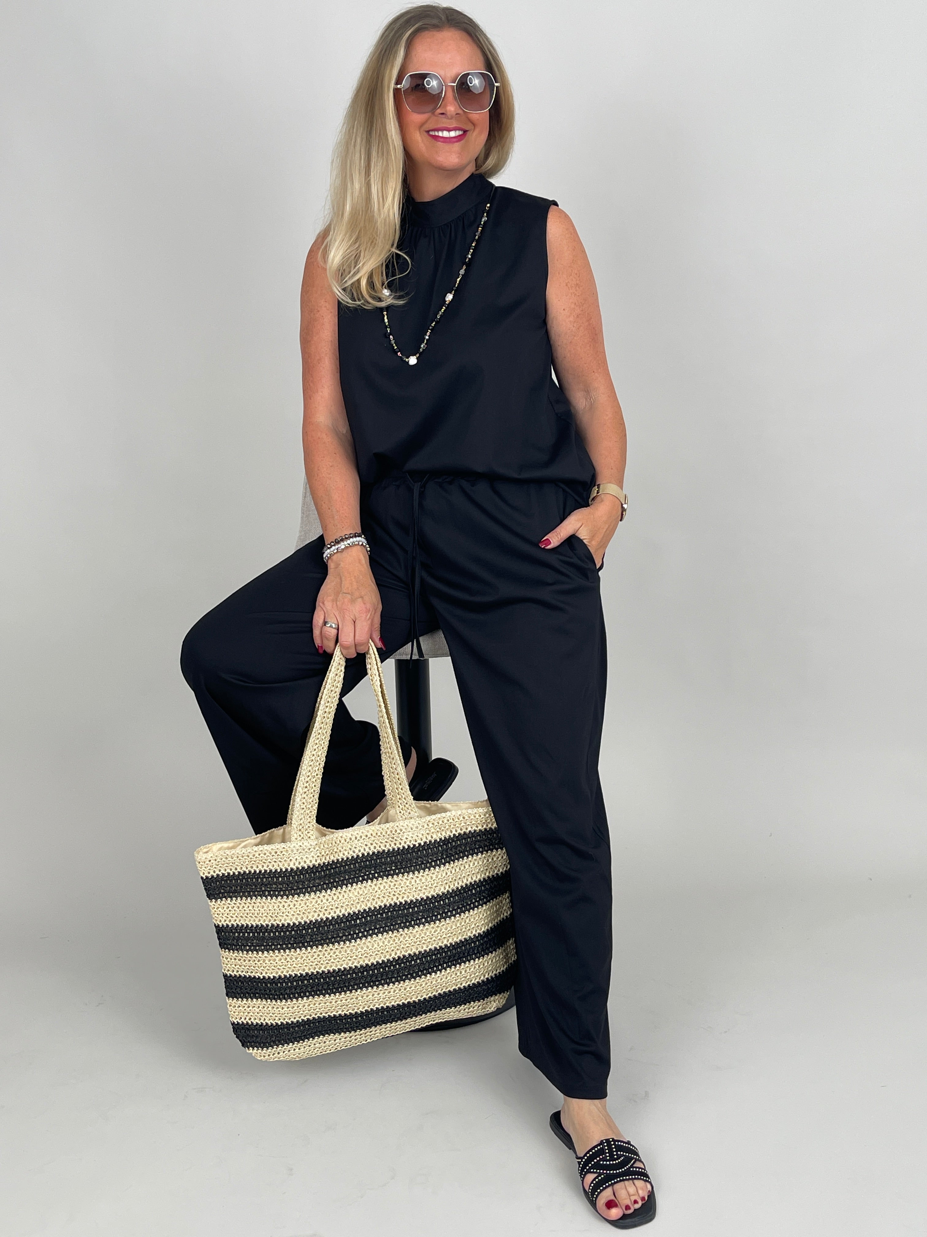Top Butterstoff mit Schleife in Schwarz