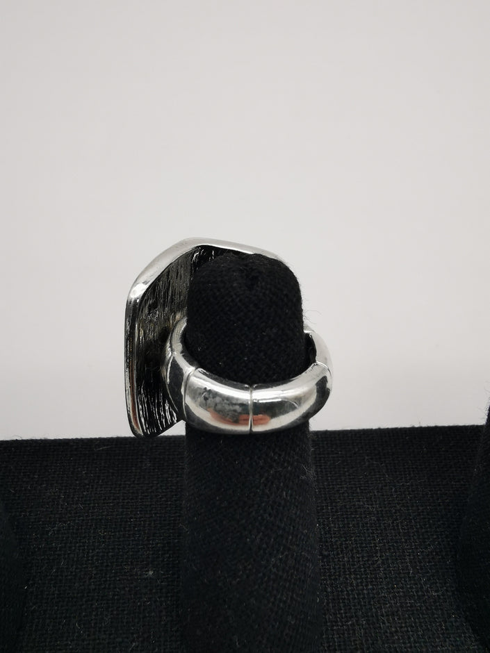 Silberner Ring mit Kante
