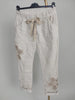 Hose mit Häkelblüten in Beige