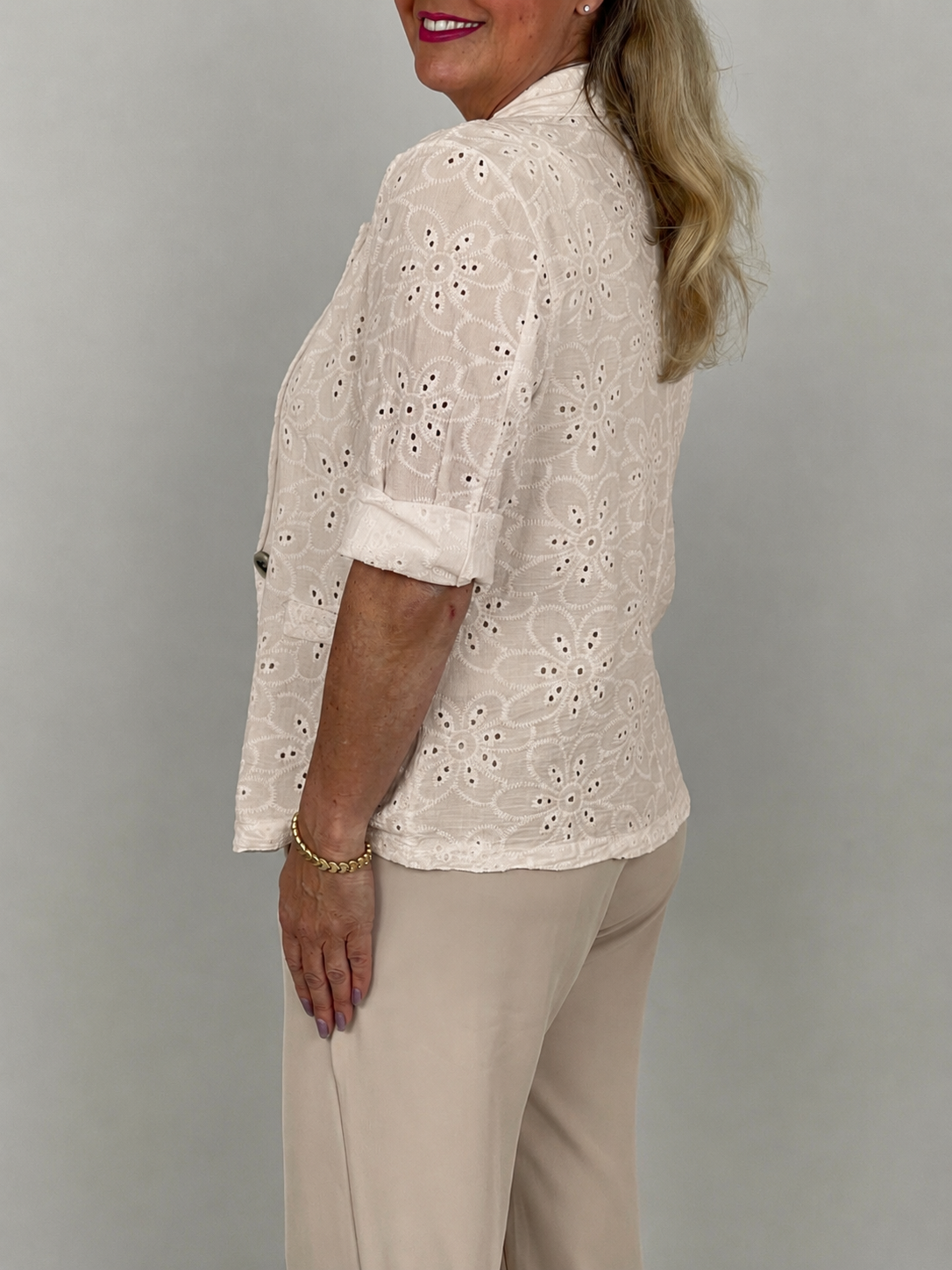 Sommerblazer mit Lochstickerei in Beige