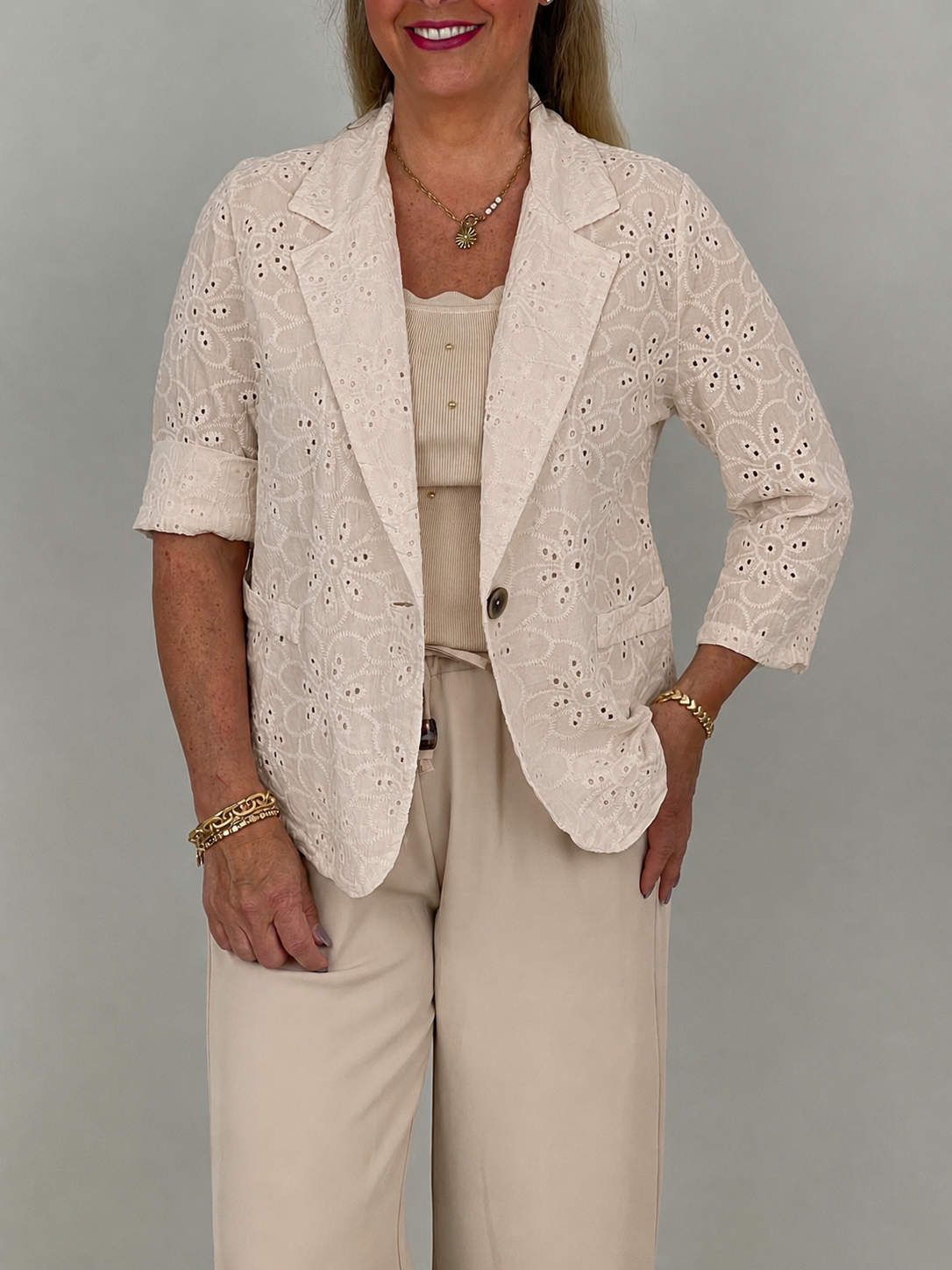 Sommerblazer mit Lochstickerei in Beige