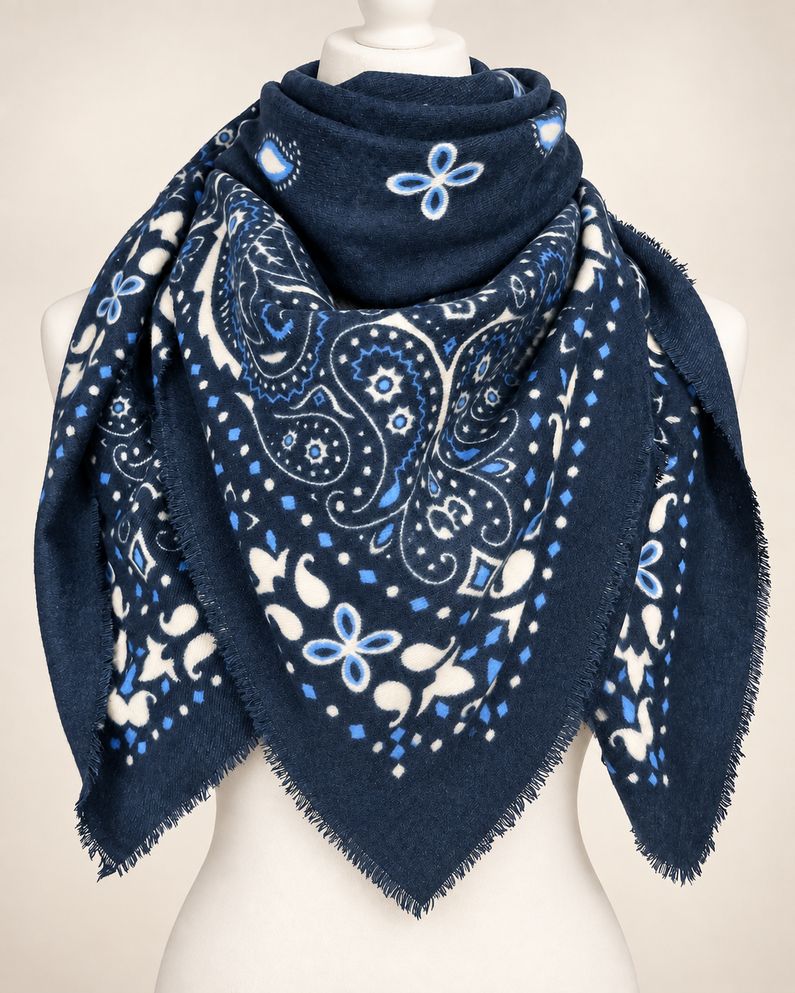 Dreieckstuch mit Paisley-Muster in Marine/Creme
