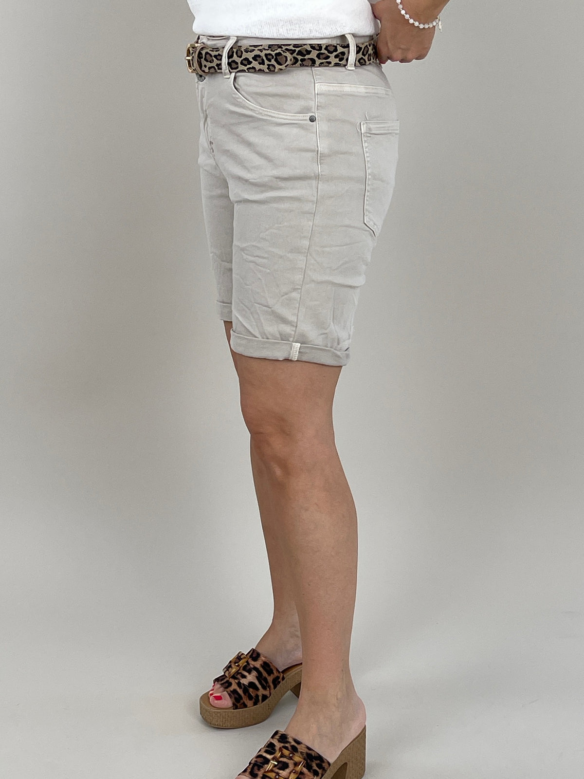 Jeans Shorts in Beige