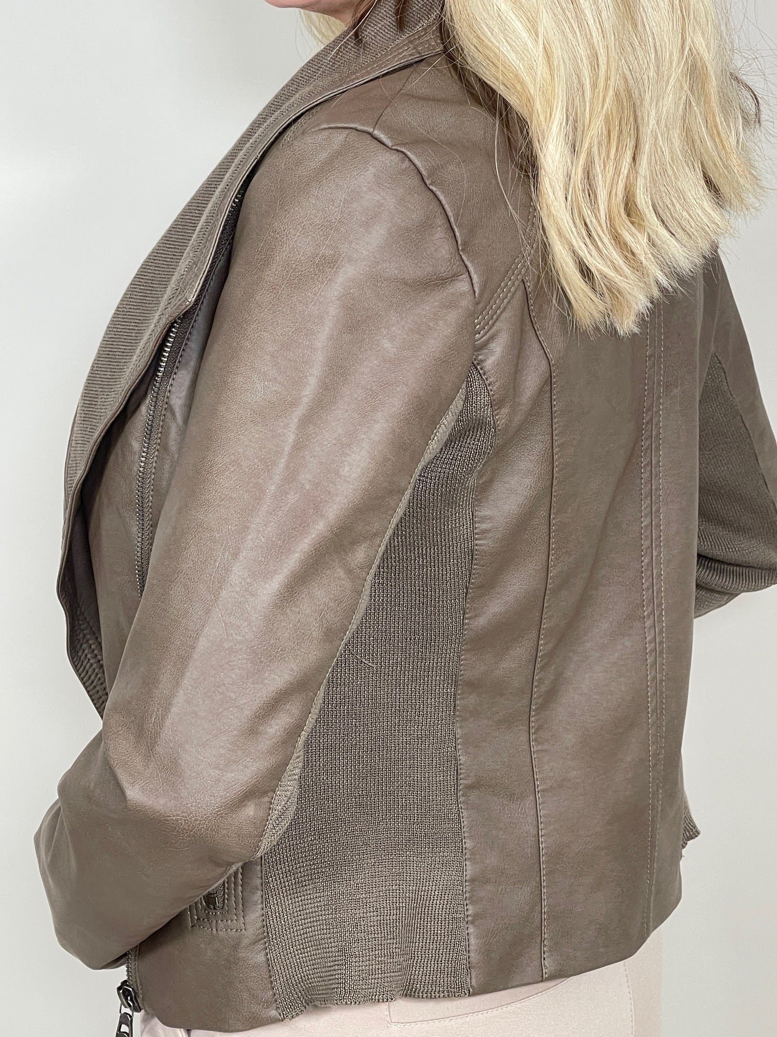 Kunstlederjacke in Taupe