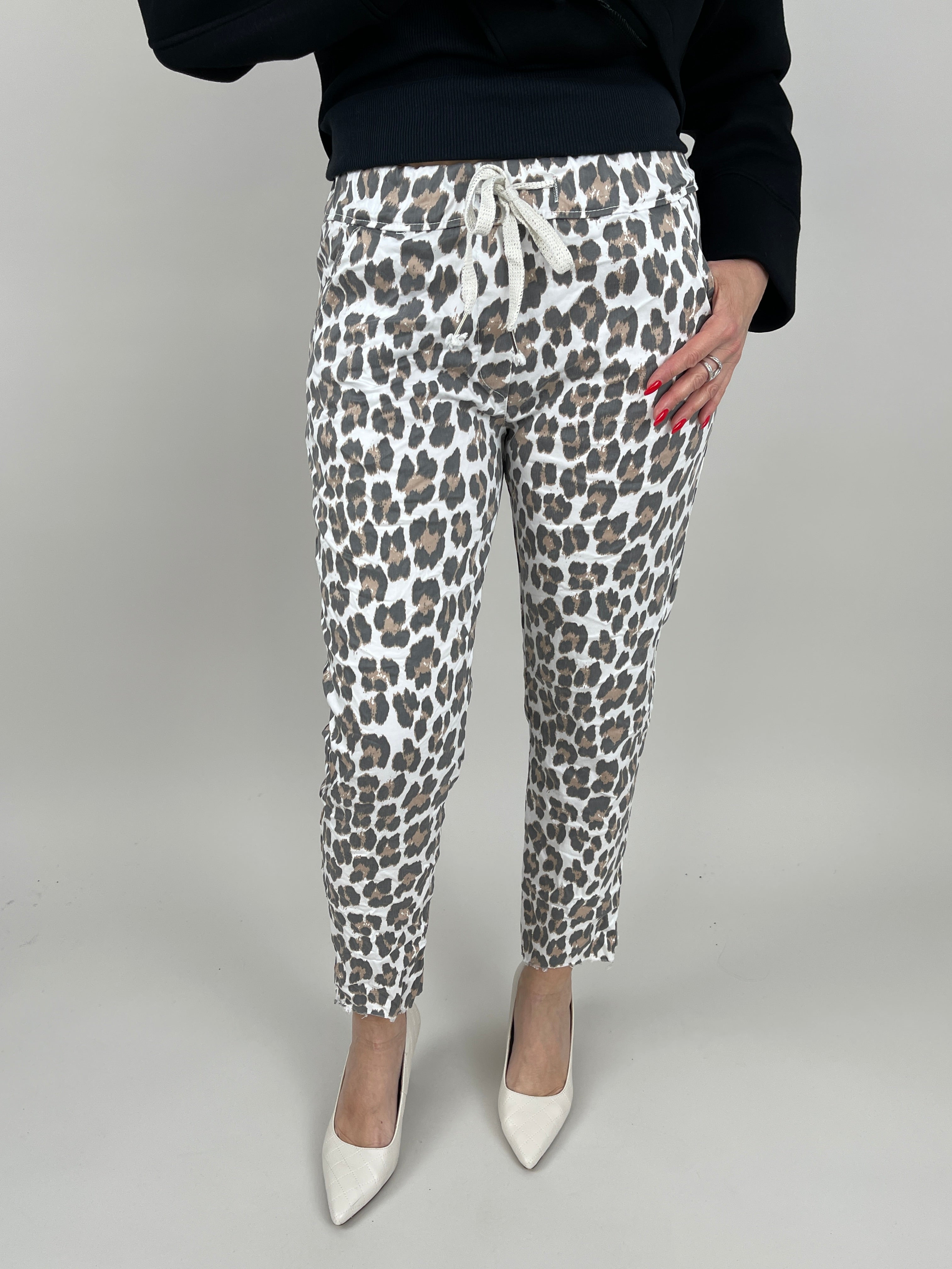 Jogpants in Leo/Weiß