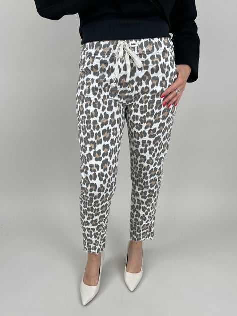 Jogpants in Leo/Weiß