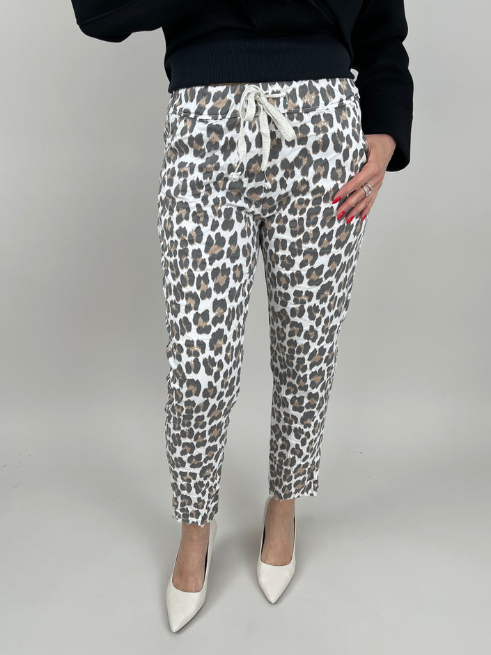 Jogpants in Leo/Weiß