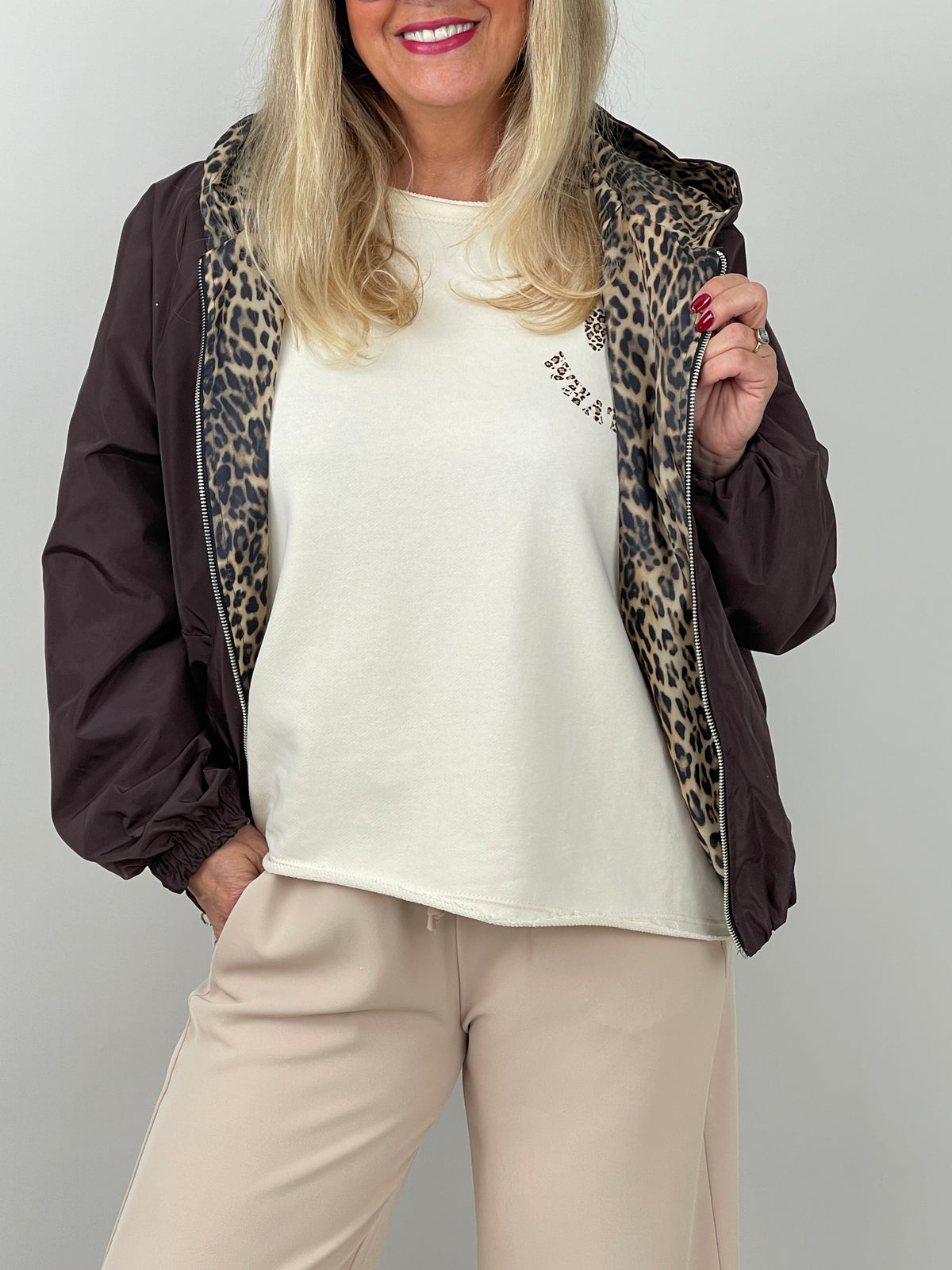 Wendejacke mit Leo-Design in Mokka