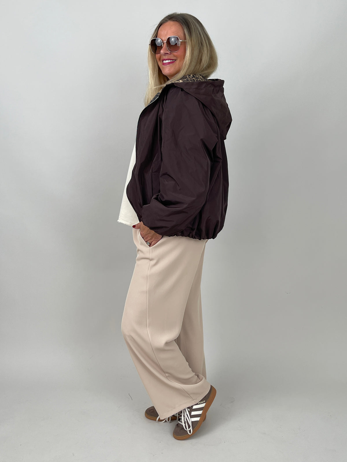 Wendejacke mit Leo-Design in Mokka