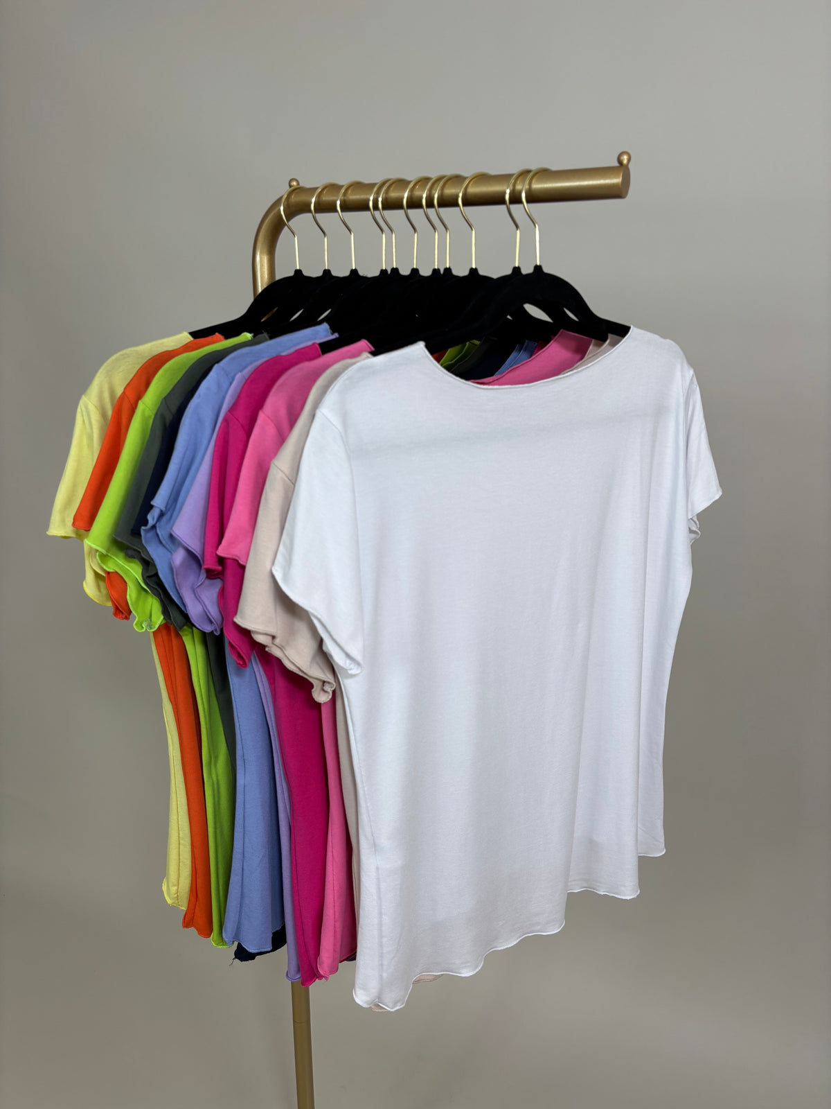 T-Shirt gewellter Saum in versch. Farben