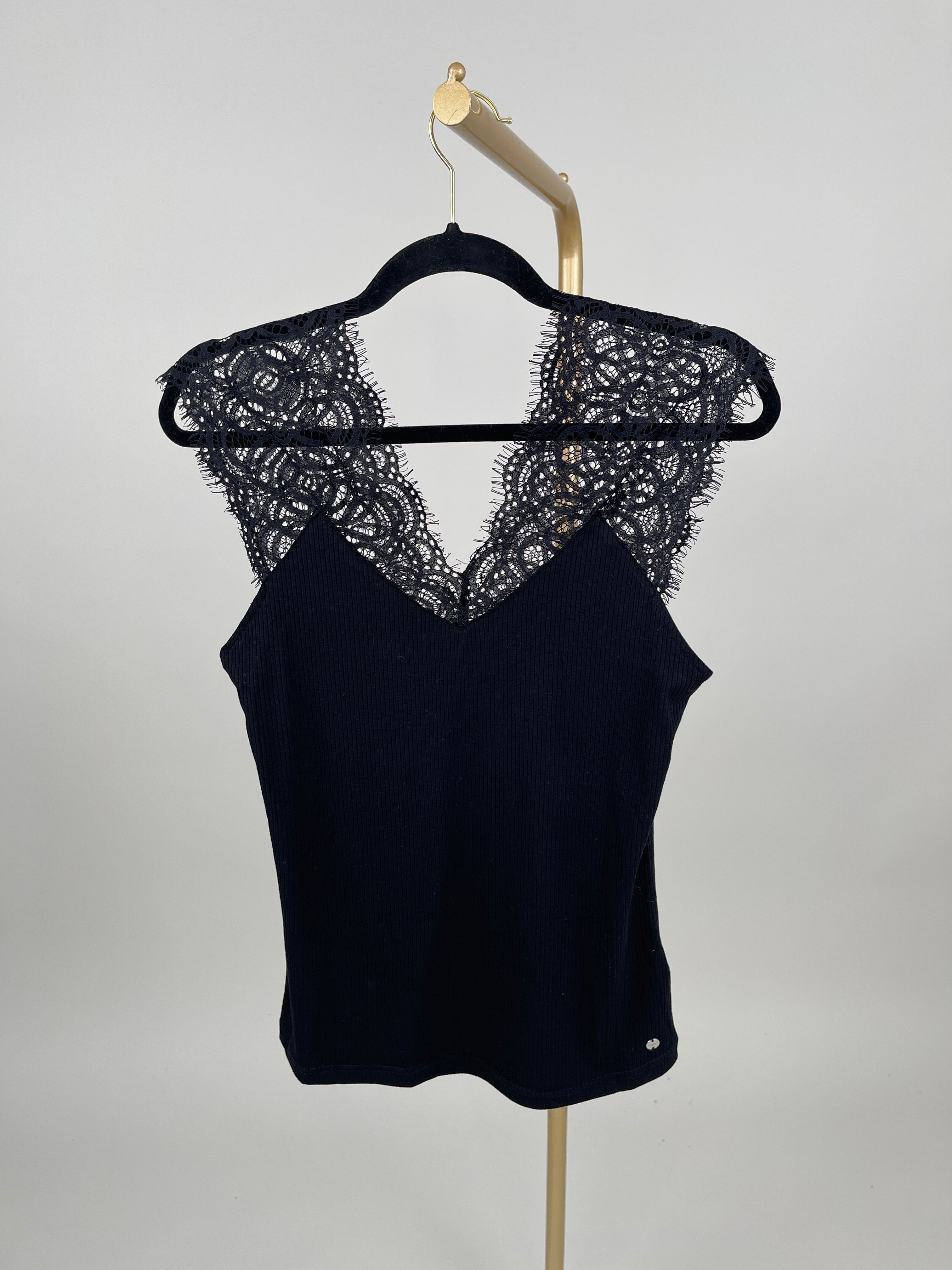 Top Spitze in Schwarz