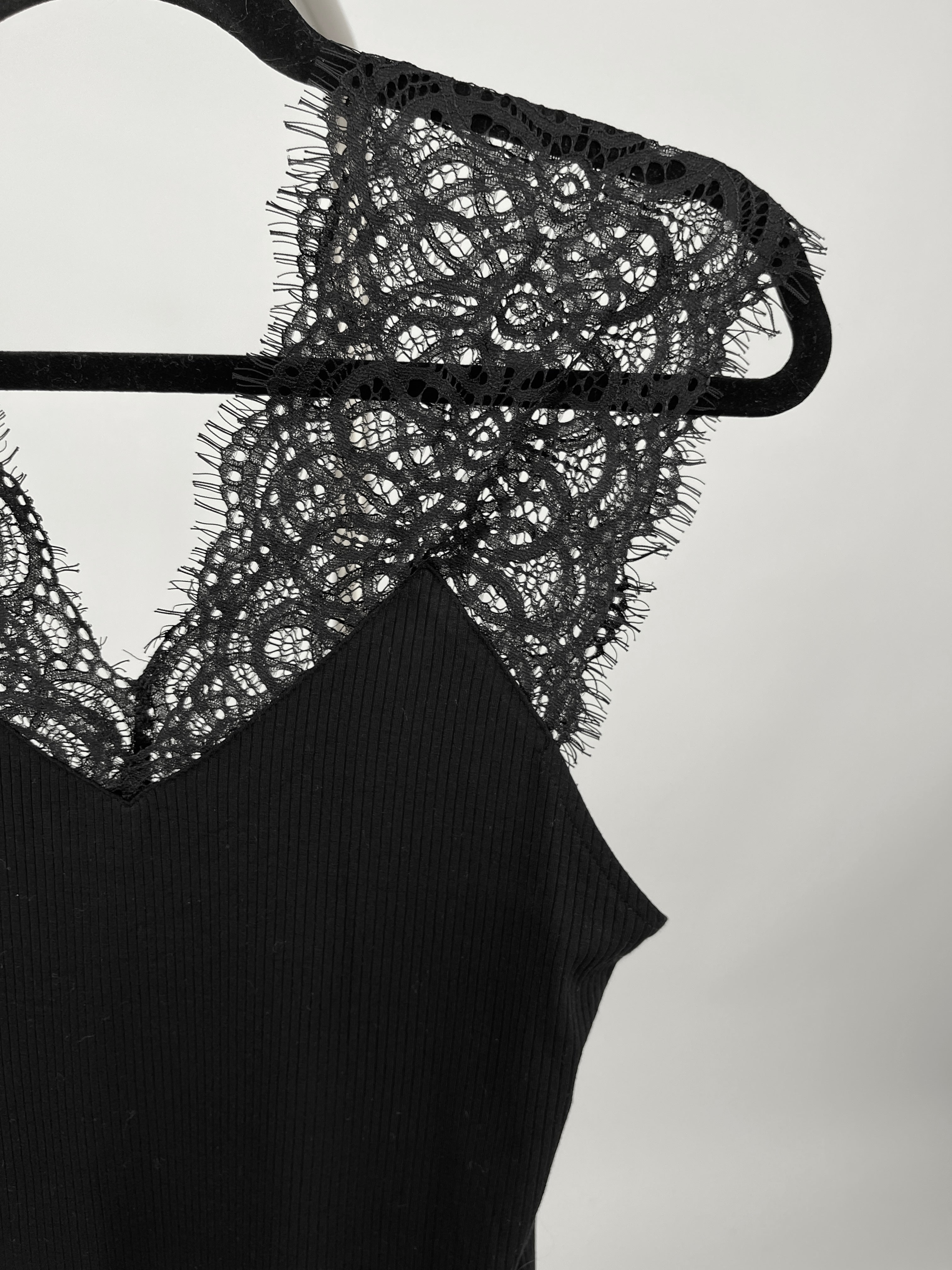 Top Spitze in Schwarz