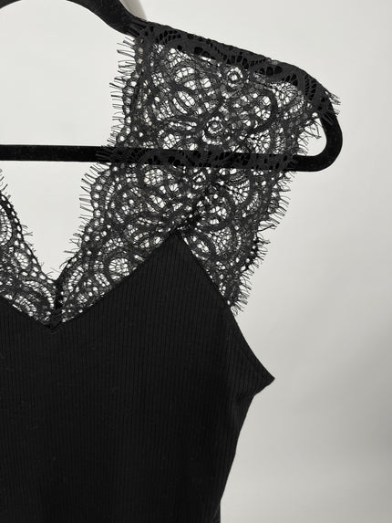 Top Spitze in Schwarz