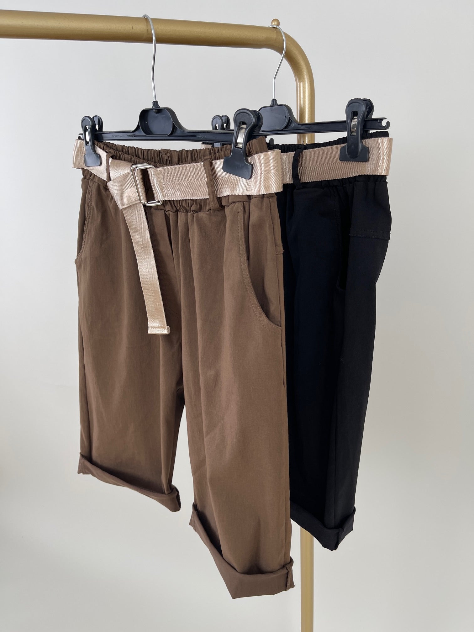Bermuda Uni mit Gürtel in versch. Farben Artikel 6143