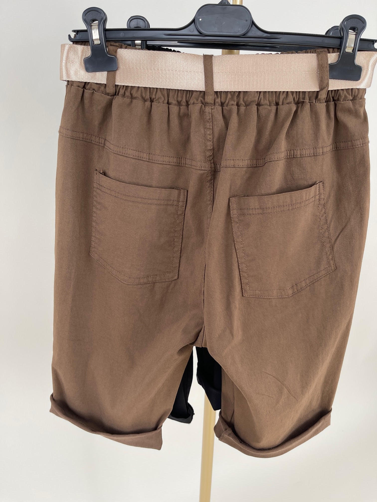 Bermuda Uni mit Gürtel in versch. Farben Artikel 6143