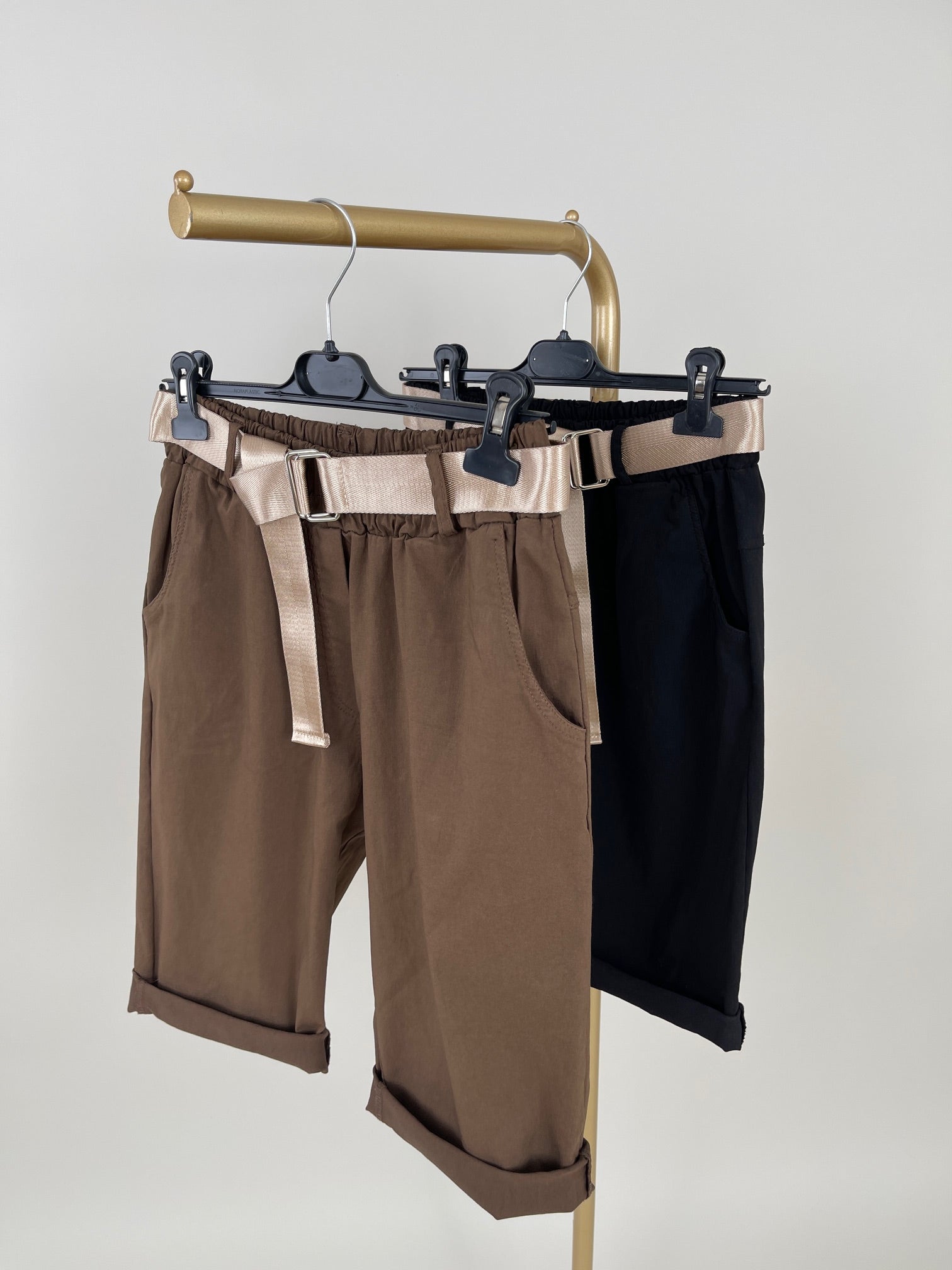 Bermuda Uni mit Gürtel in versch. Farben Artikel 6143