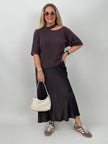 Flauschiger Pullover mit Cut-out-Ausschnitt in Mokka