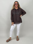 Hoodie mit Glitzer-Schriftzug in Mokka