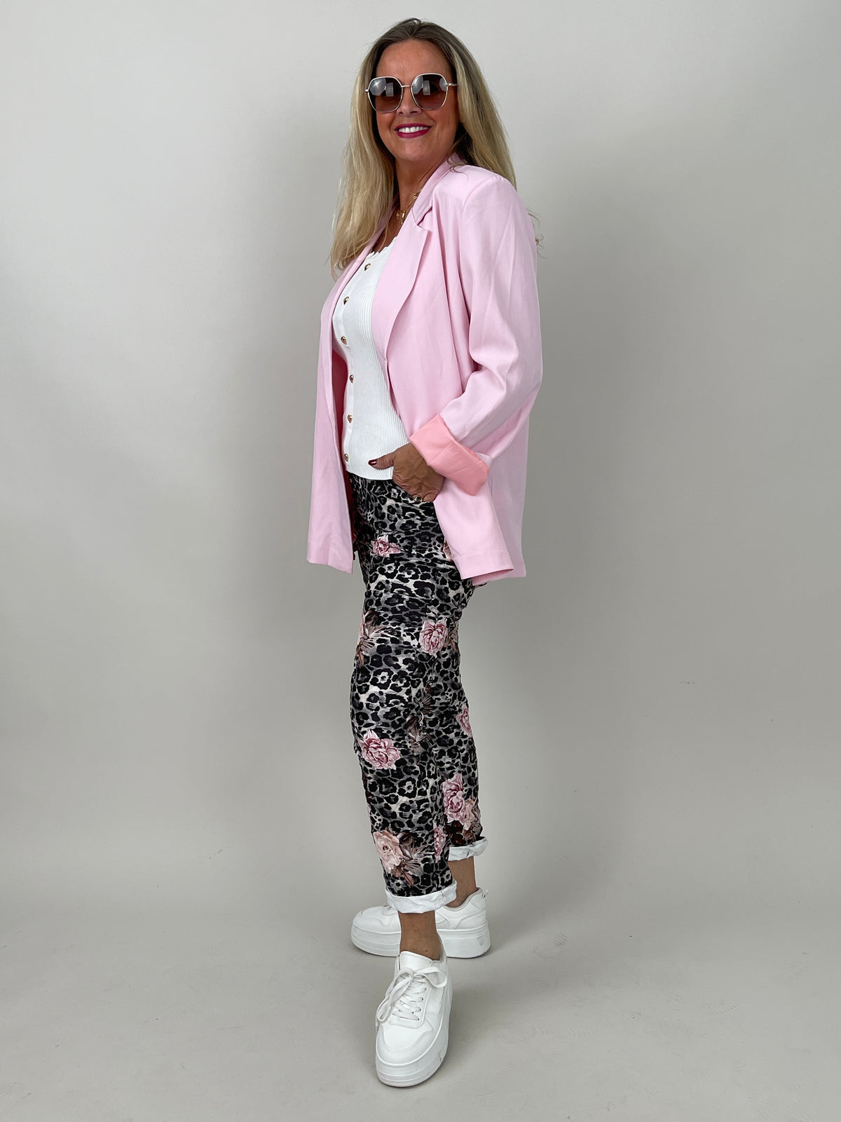 Velours-Hose mit Blumenprint Schwarz/Grau