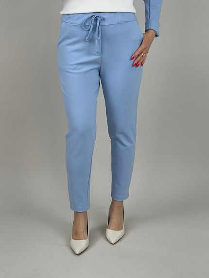 Jogpants in Hellblau