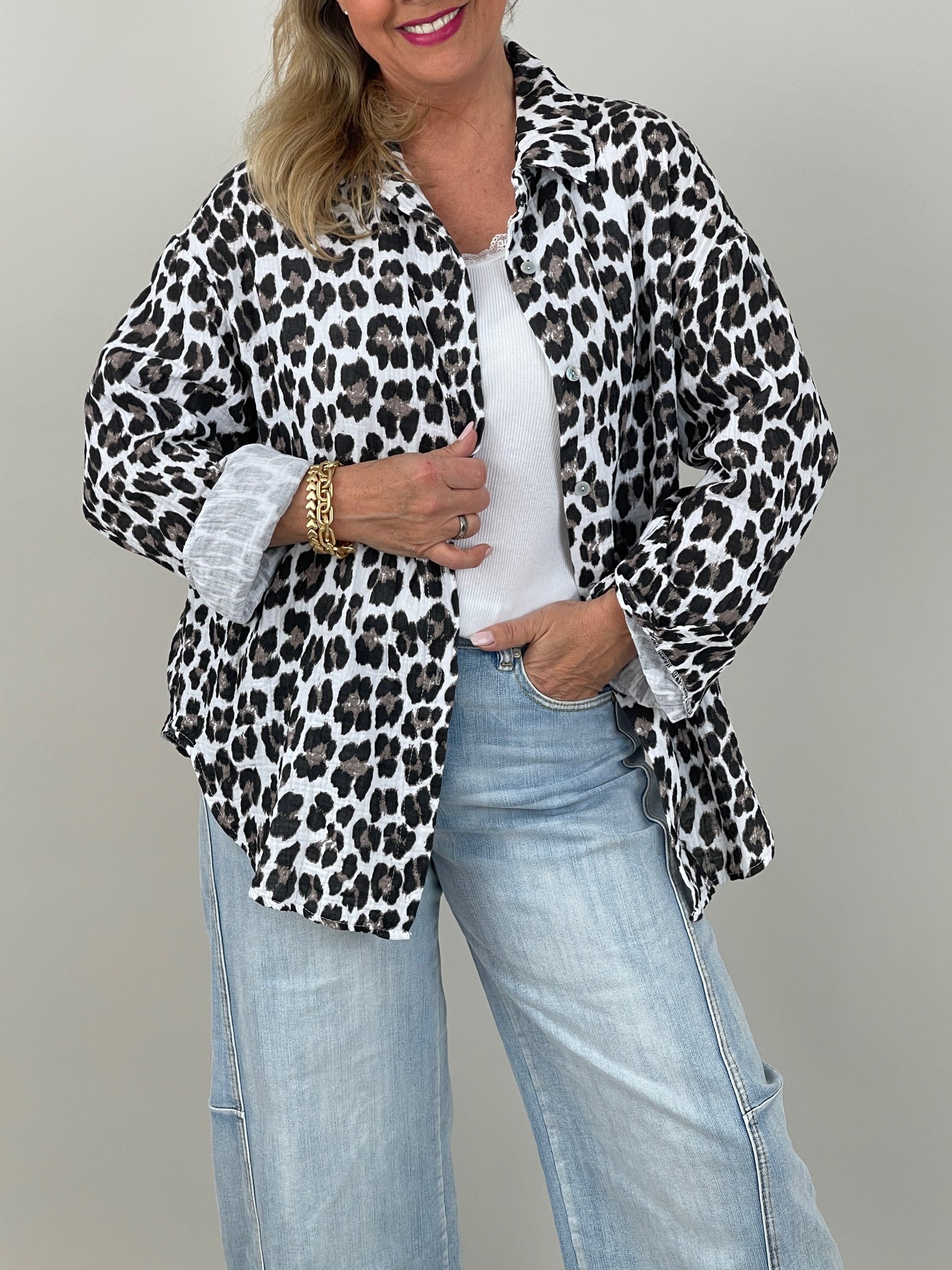 Musselin Bluse Good Vibes im Leo-Muster
