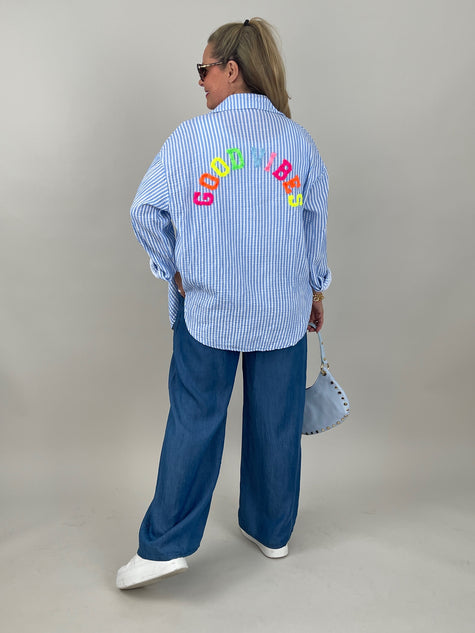 Musselin Bluse Good Vibes in Hellblau