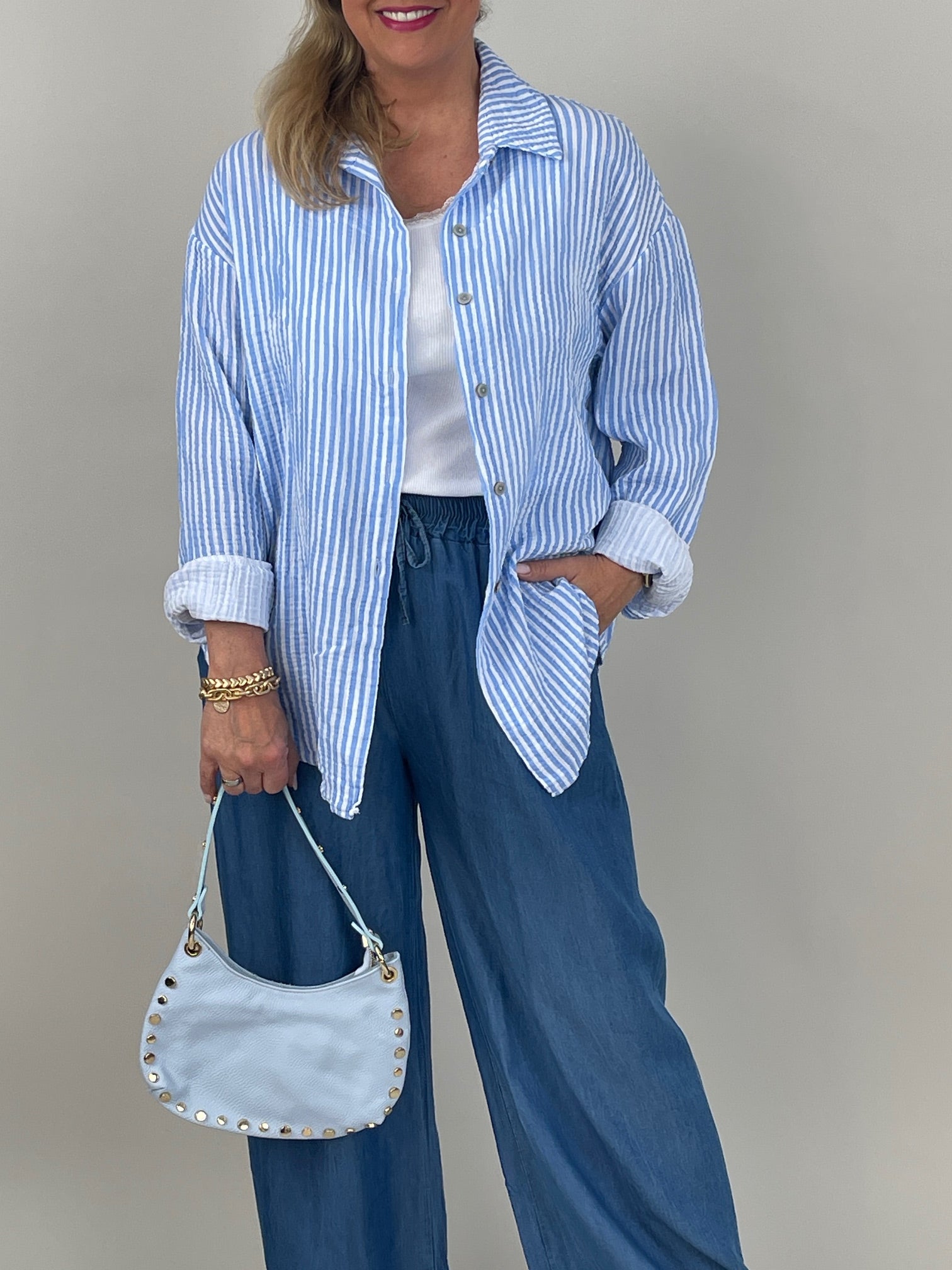 Musselin Bluse Good Vibes in Hellblau