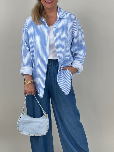Musselin Bluse Good Vibes in Hellblau