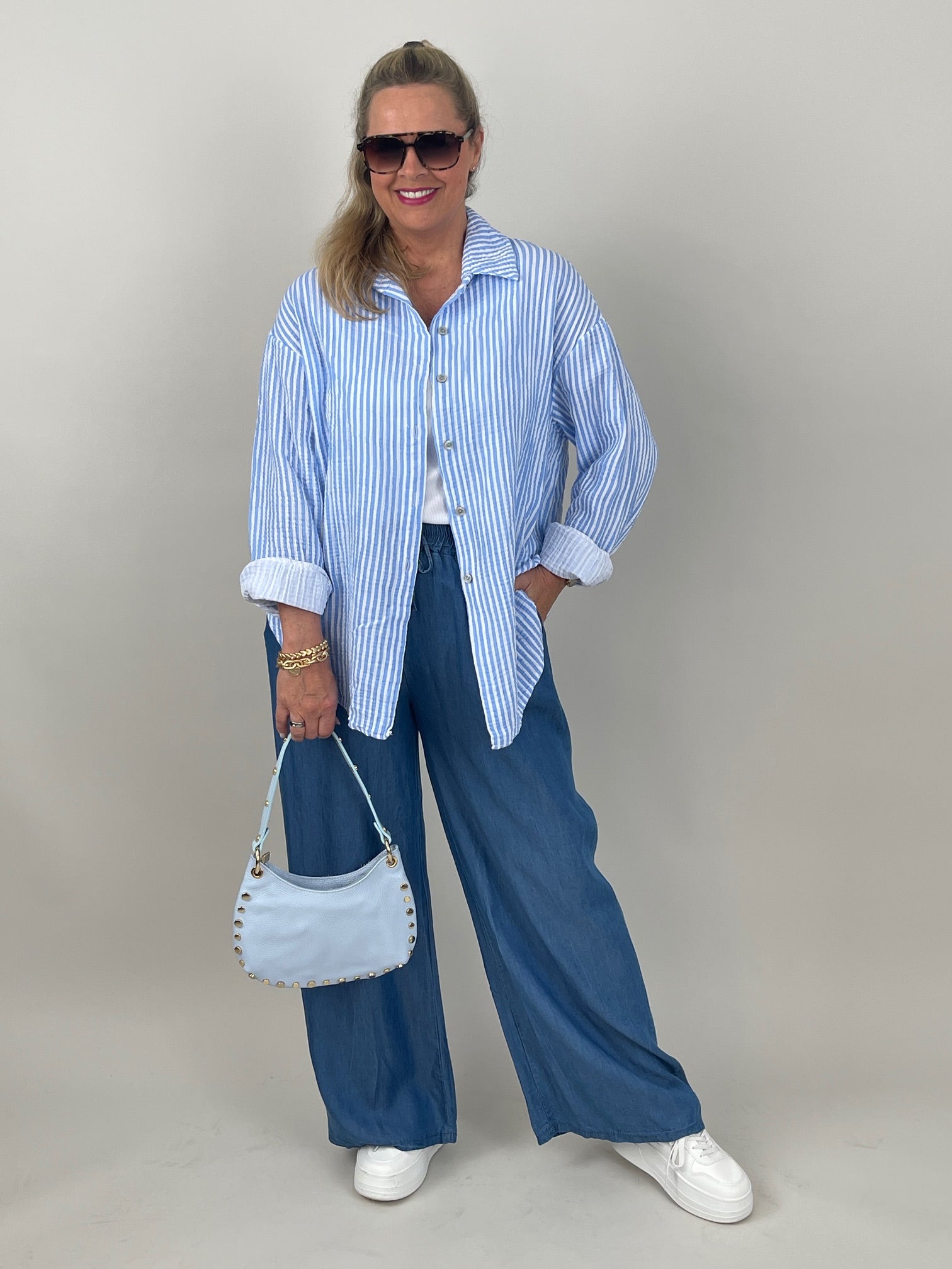 Musselin Bluse Good Vibes in Hellblau