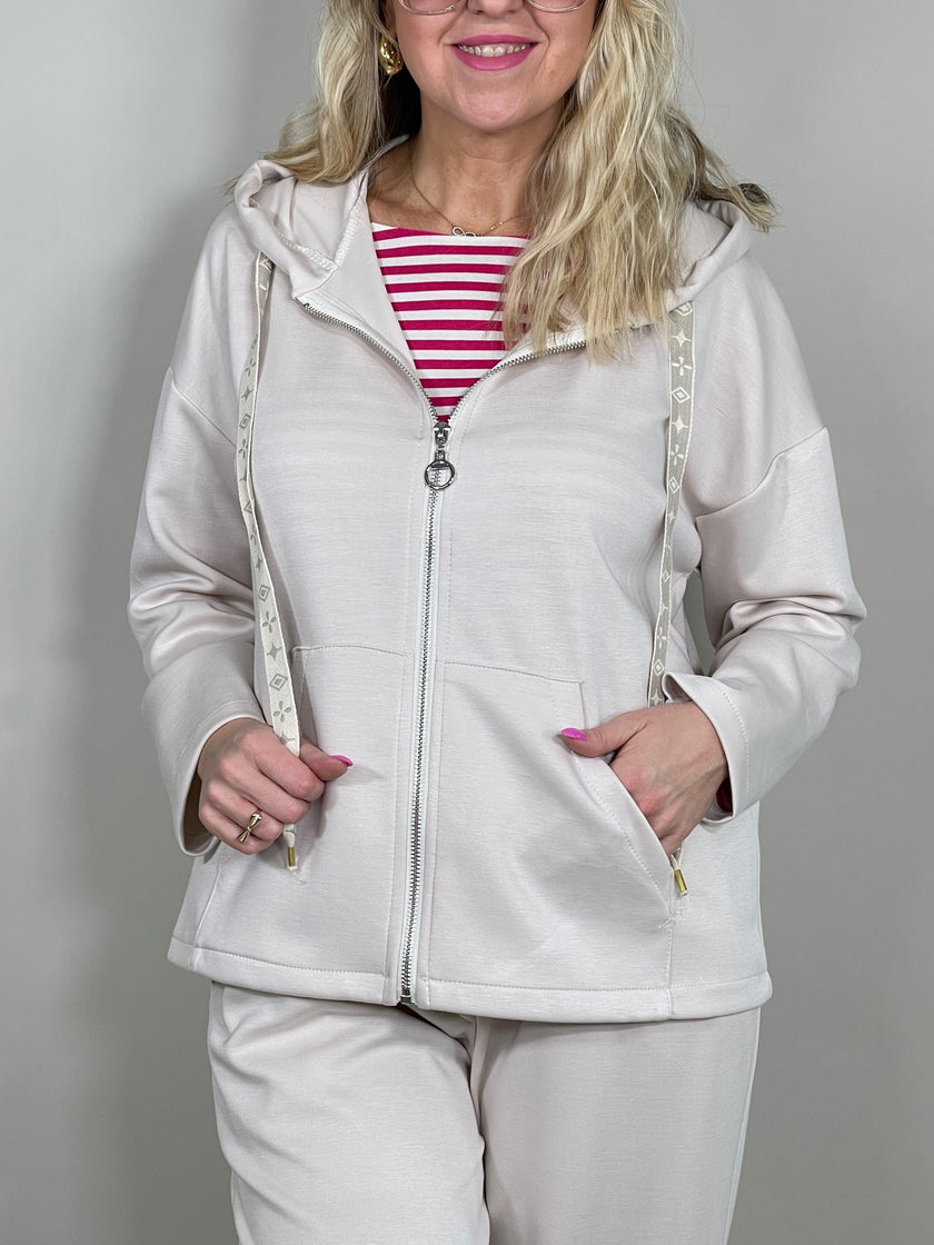 Sweatjacke mit Kapuze und Bändern in versch. Farben Artikel 5601