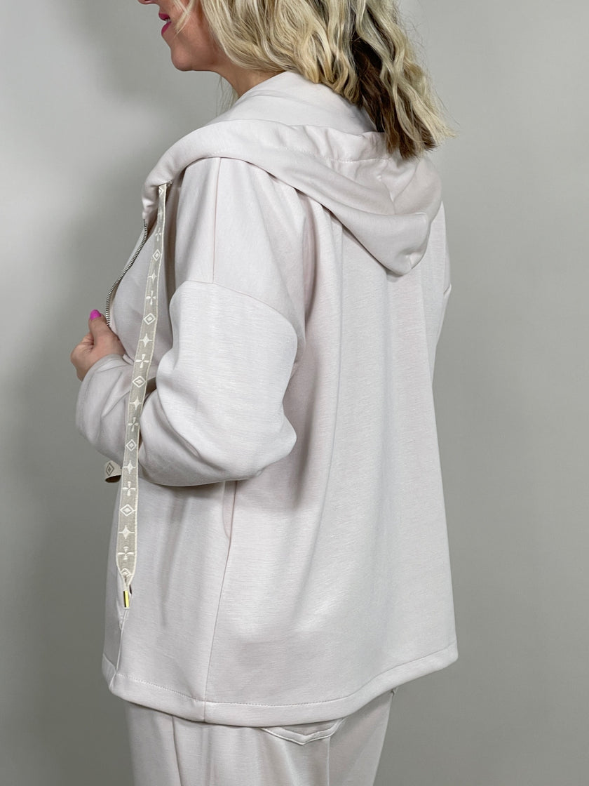 Sweatjacke mit Kapuze und Bändern in versch. Farben Artikel 5601