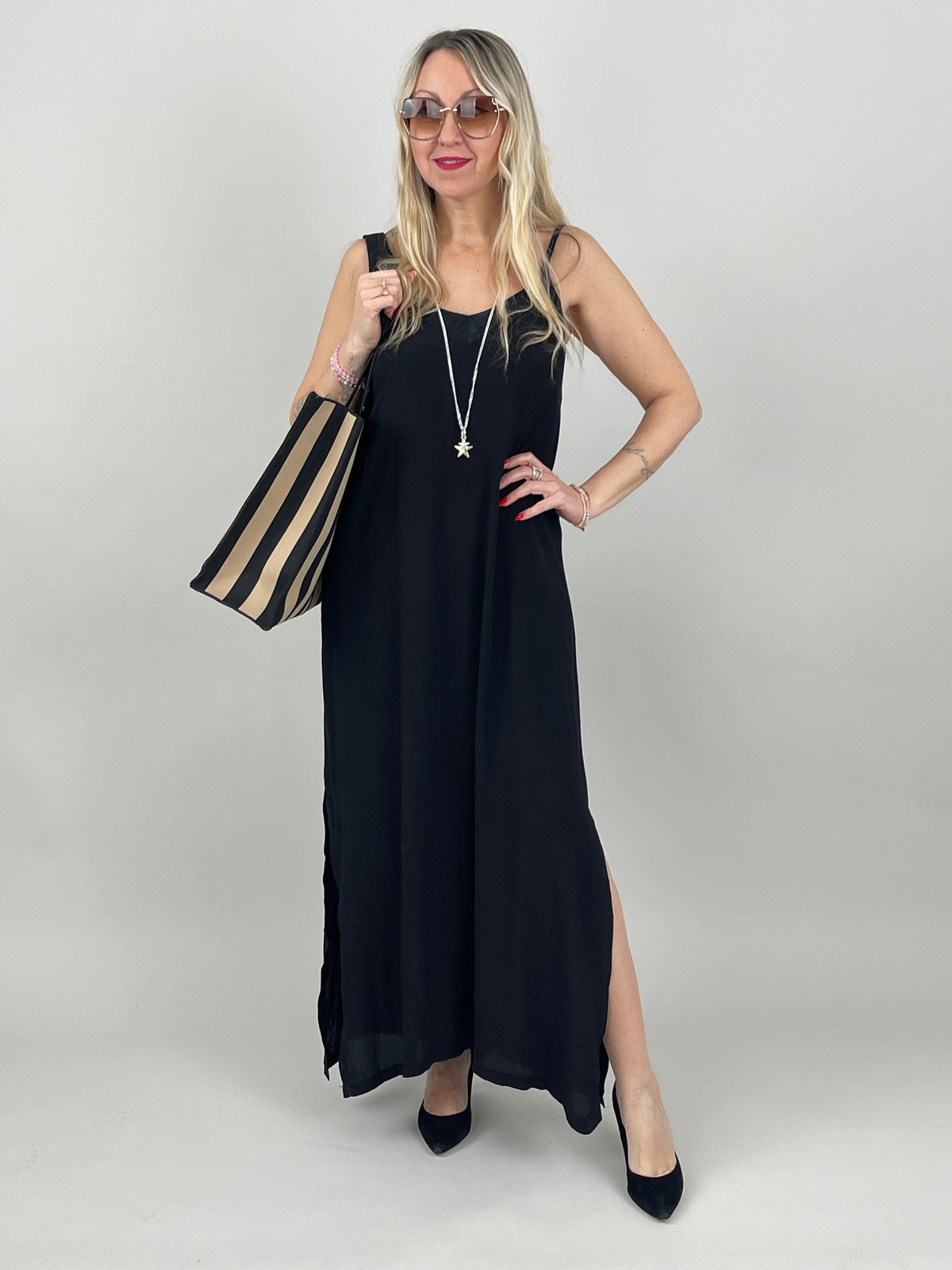 Kleid Satin-Ausschnitt in Schwarz