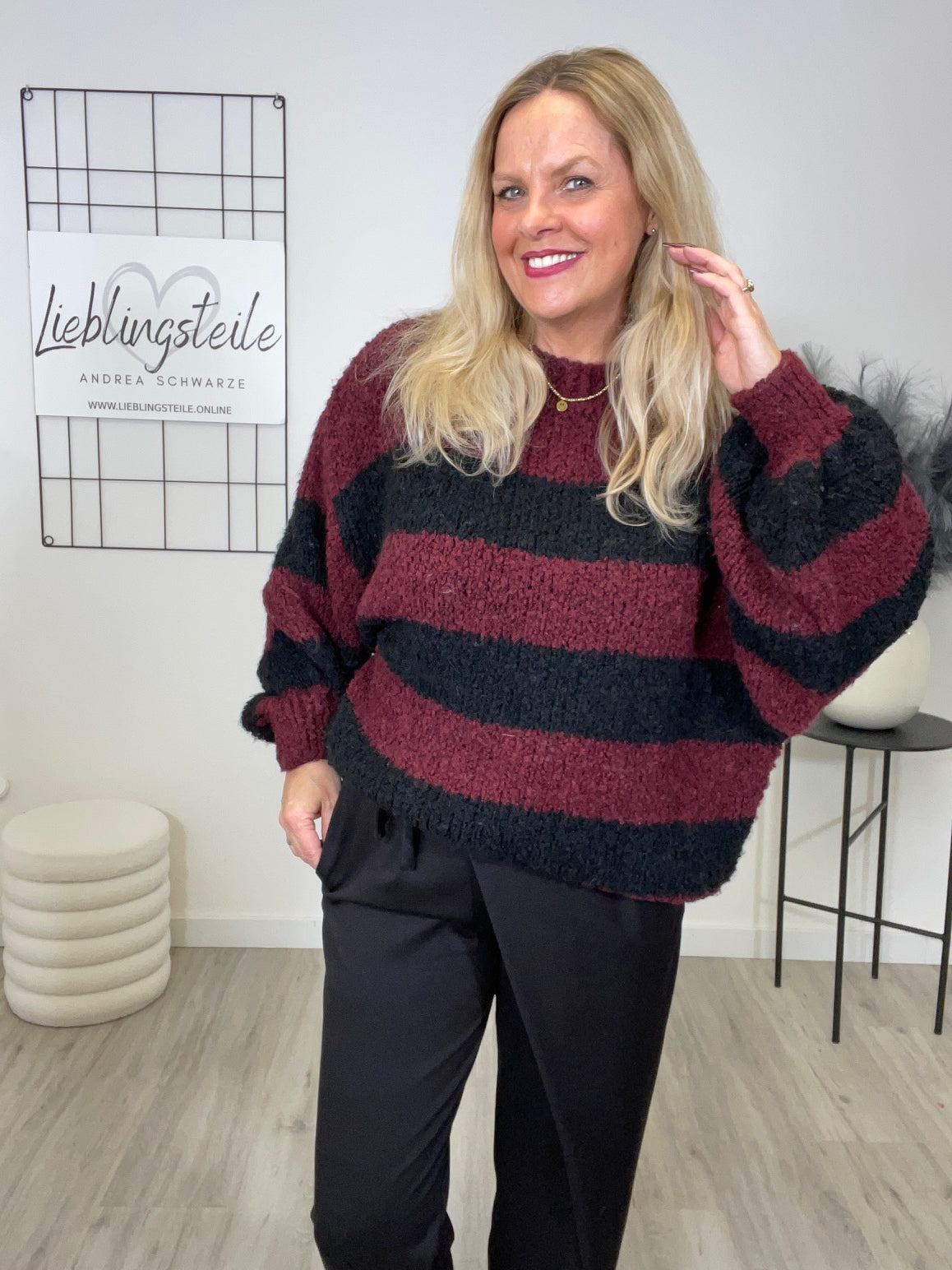 Pullover Bouclé Grobstrick mit Streifen in Bordeaux/Schwarz Art. 6541