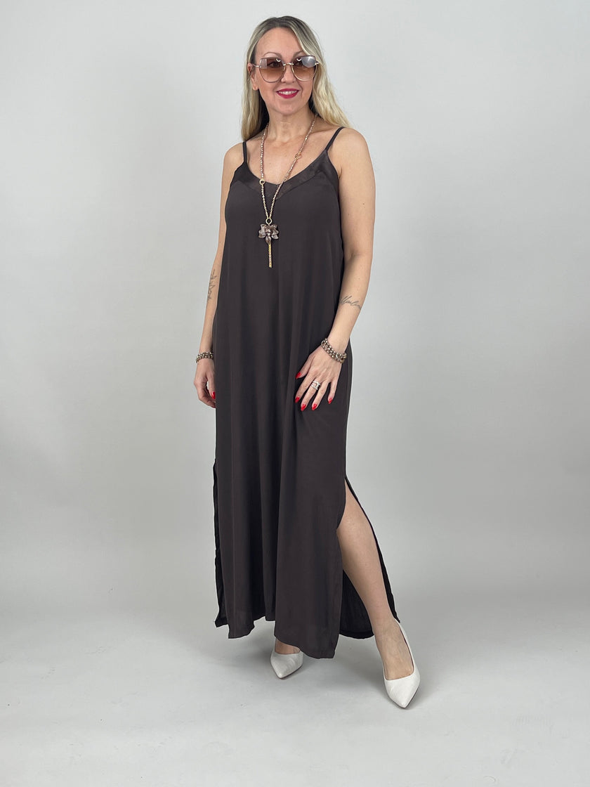 Kleid Satin-Ausschnitt in Mokka