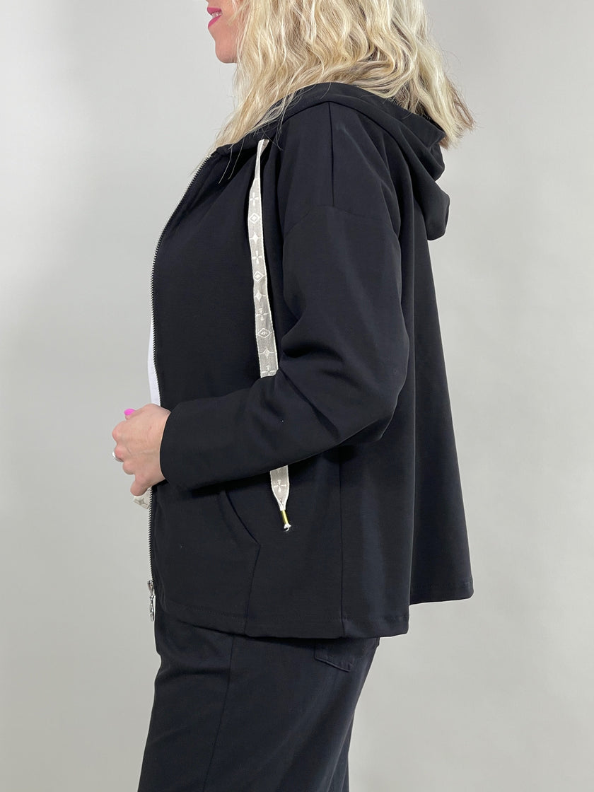 Sweatjacke mit Kapuze und Bändern in versch. Farben Artikel 5601