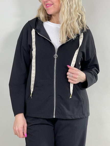 Sweatjacke mit Kapuze und Bändern in versch. Farben Artikel 5601