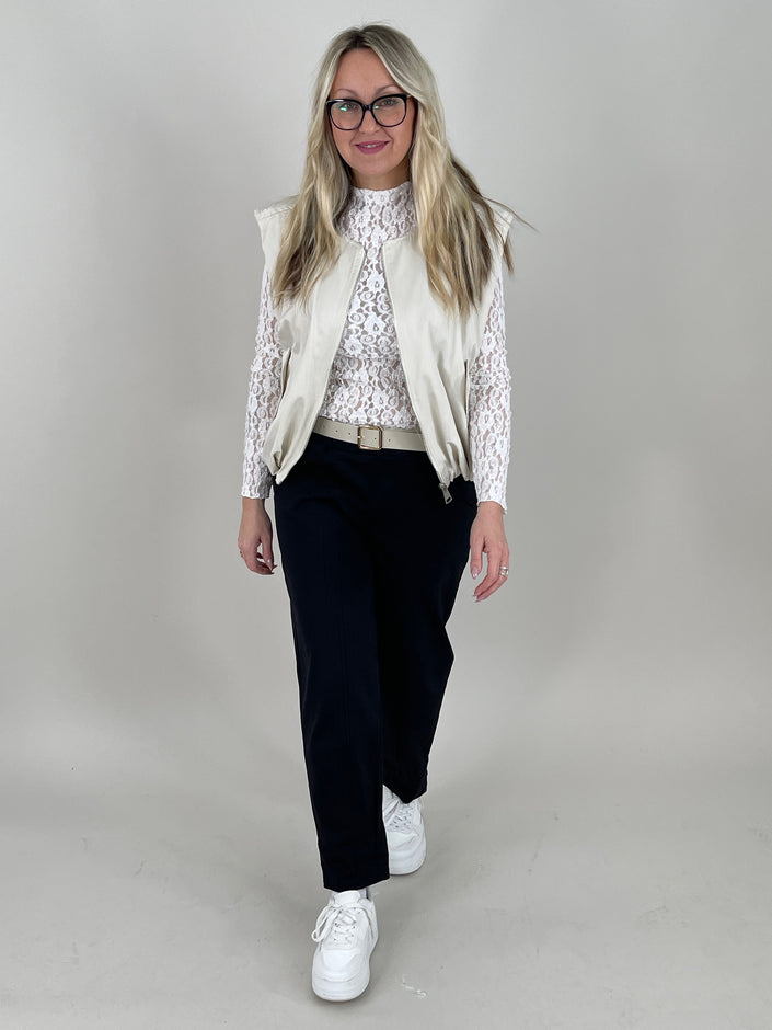 Hose mit Gürtel in Schwarz Art. 6782