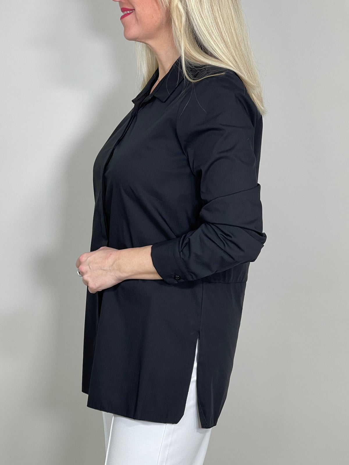 Bluse Classic mit verdeckter Knopfleiste in Schwarz