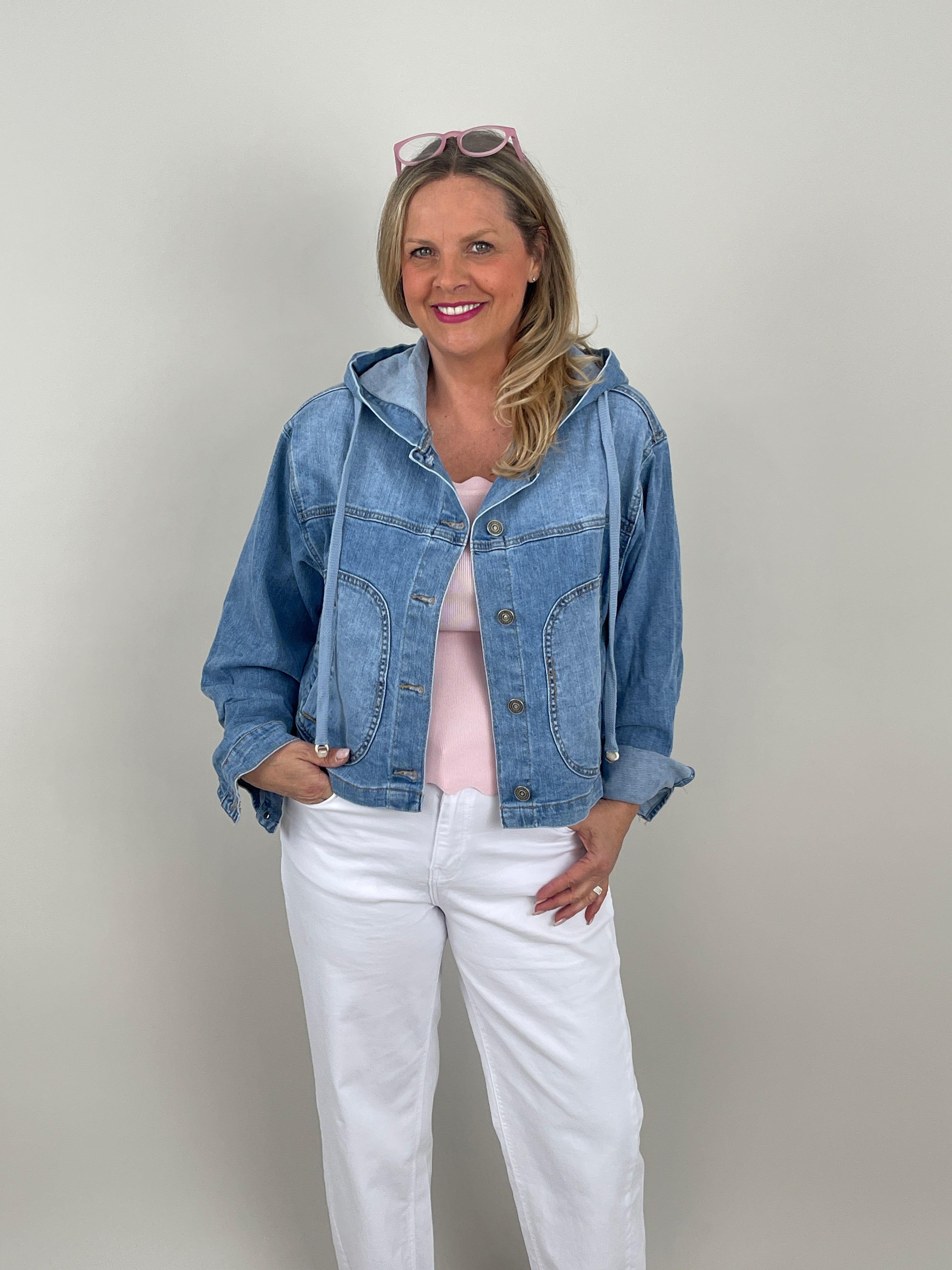 Jeansjacke mit Kapuze seitliche Taschen