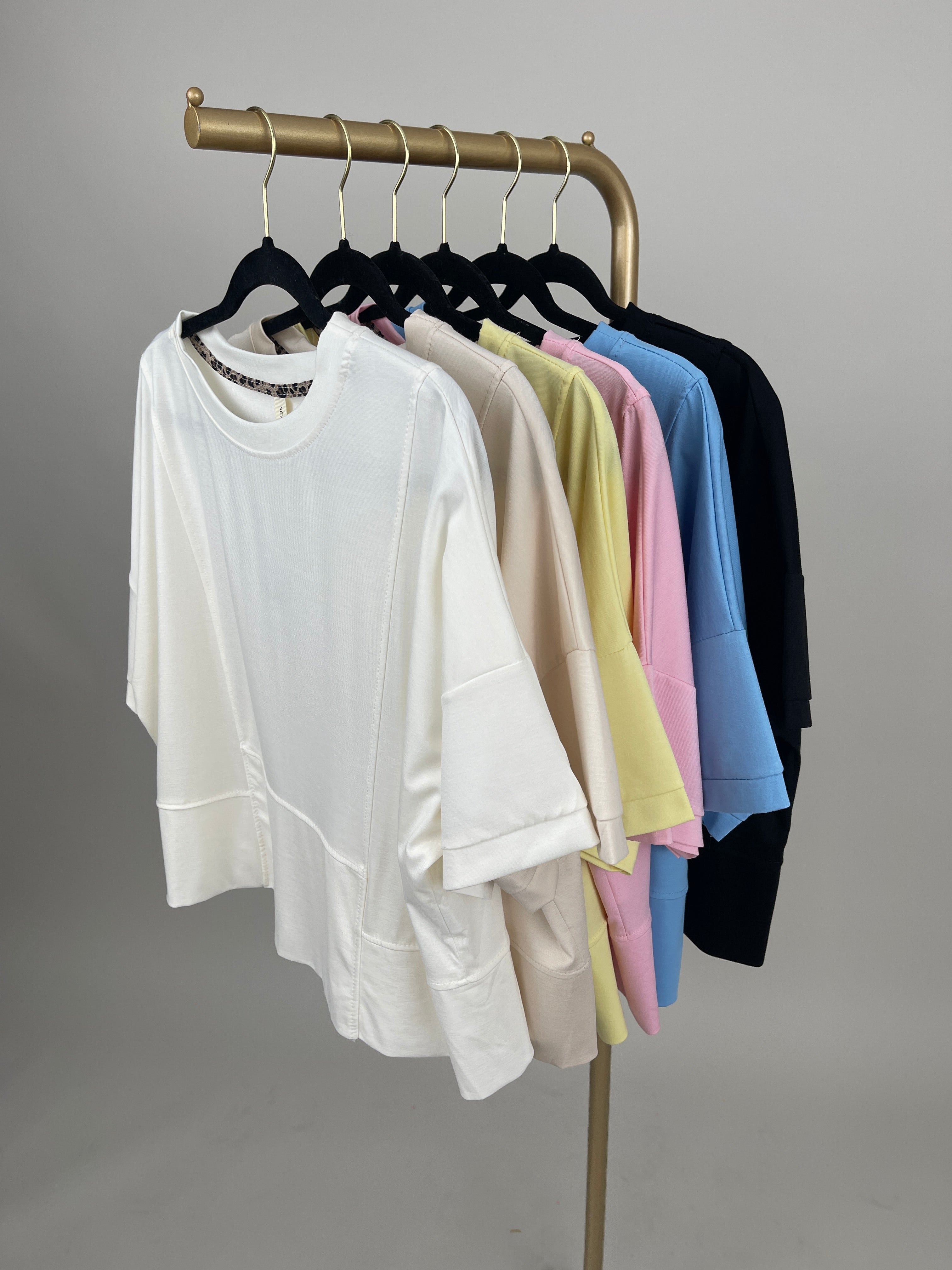 Shirt mit Knöpfen in versch. Farben