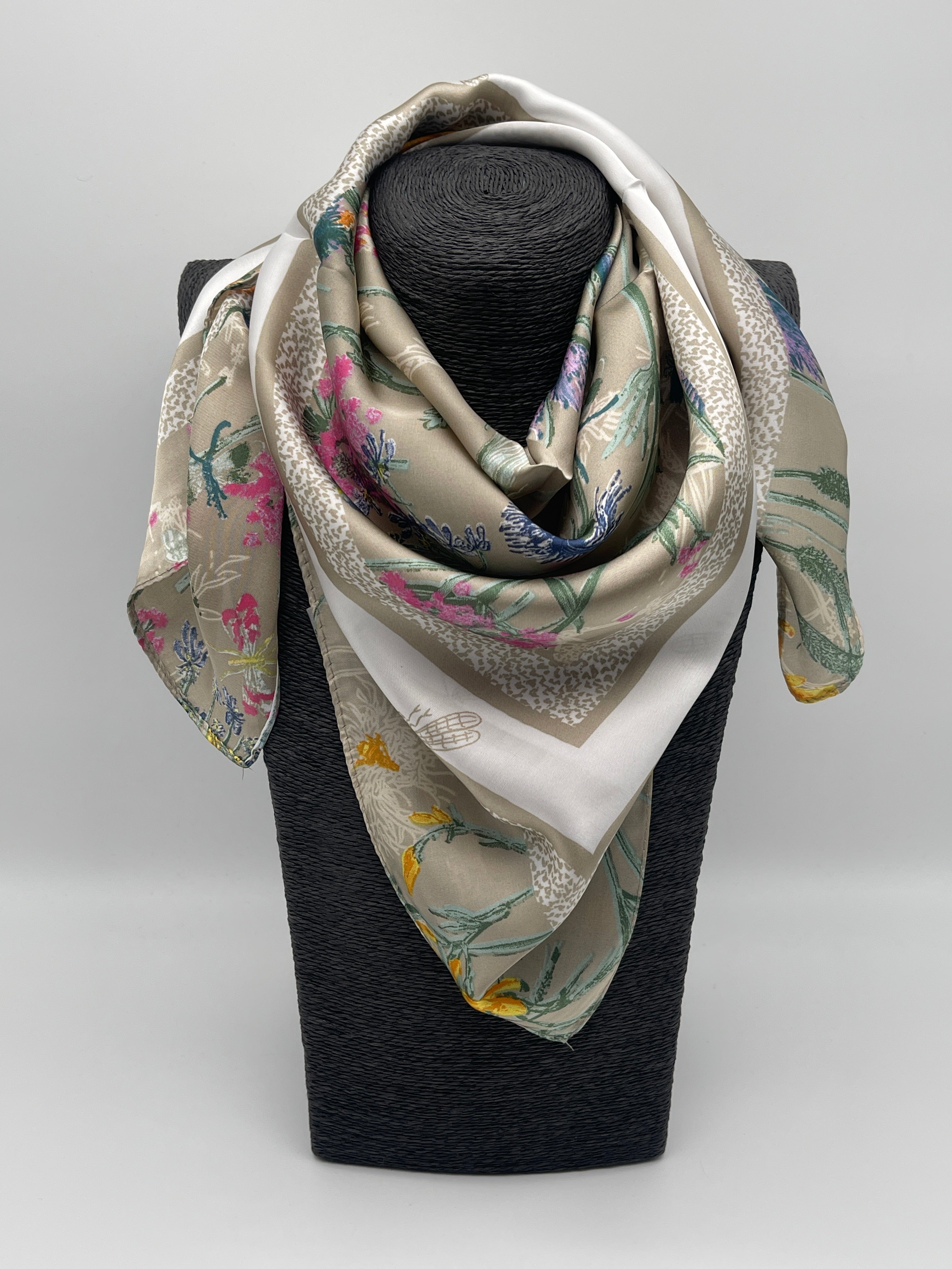 Tuch 70X70 Muster in Blumen Beige