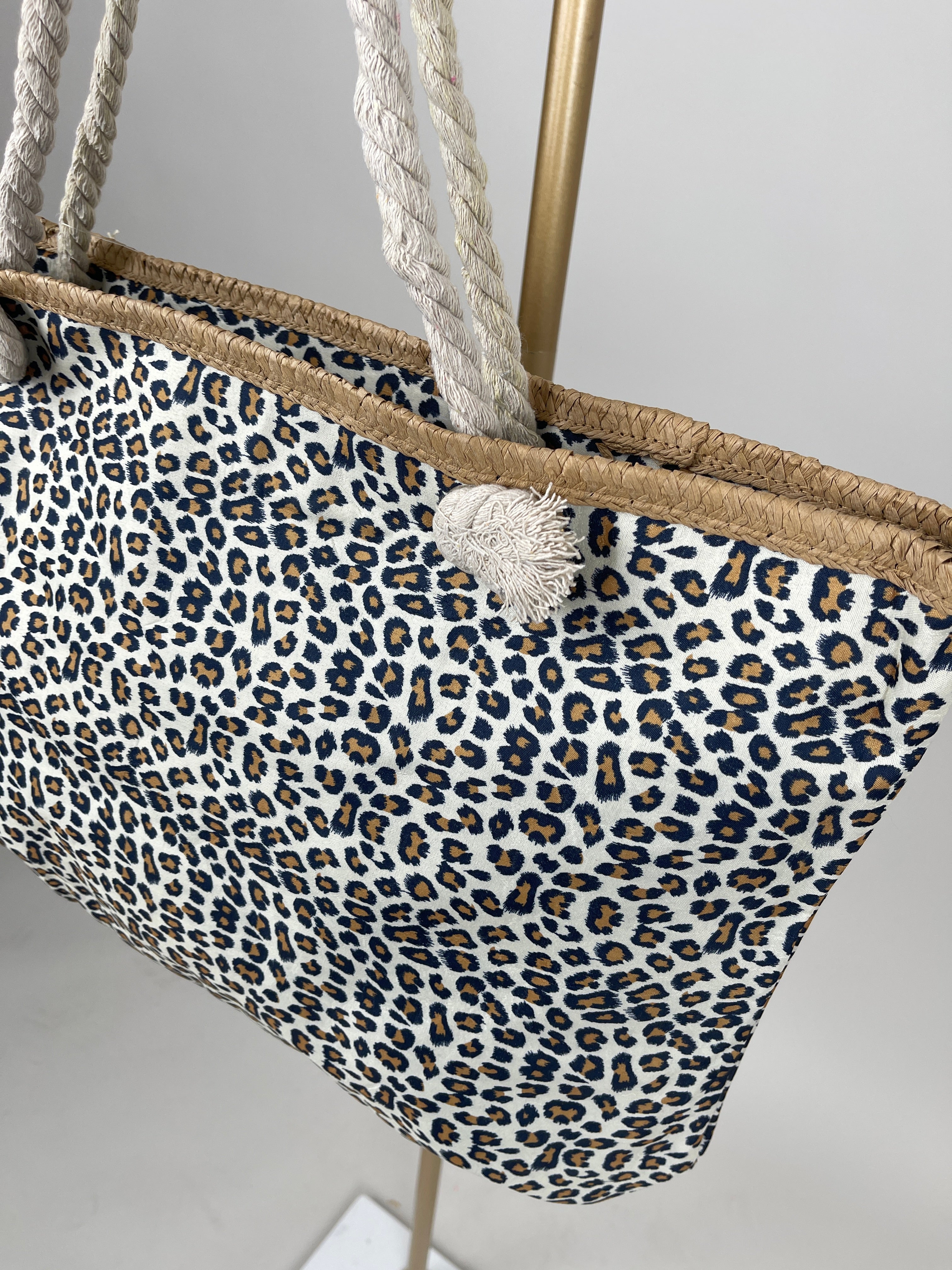 Shopper Leo