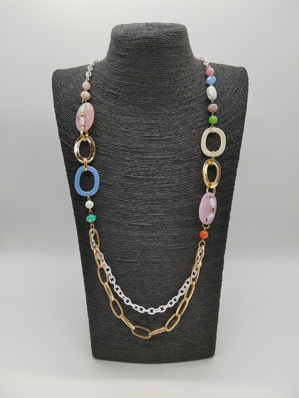 Kette mit Details in Bunt versch. Farben