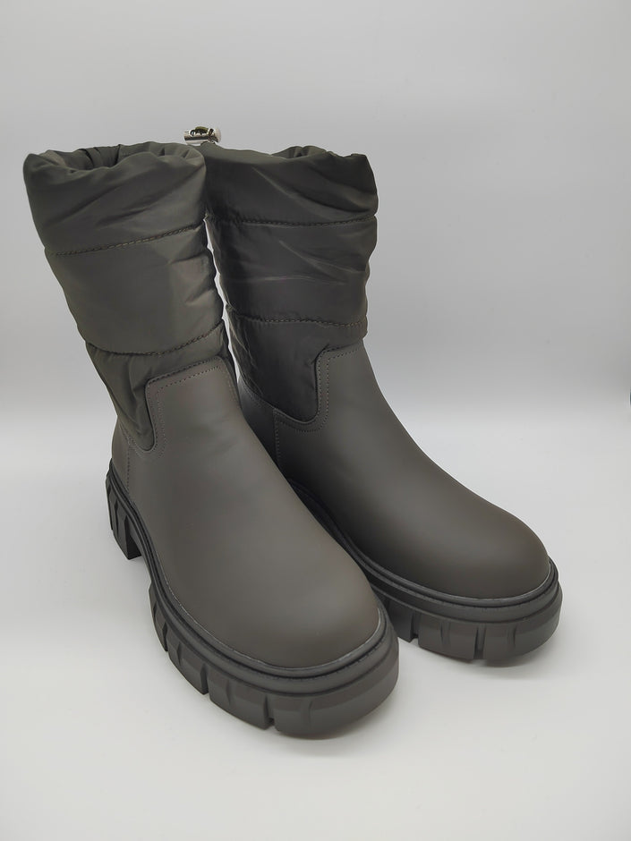 Boots mit Stoffeinsatz in versch. Farben