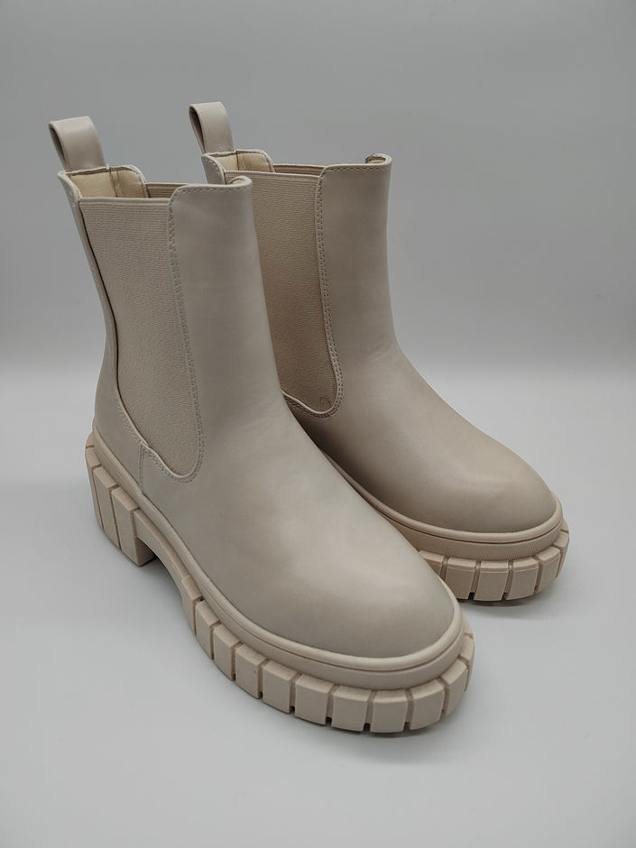 Boots in Beige