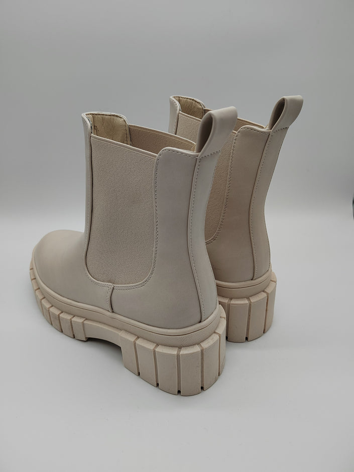 Boots in Beige