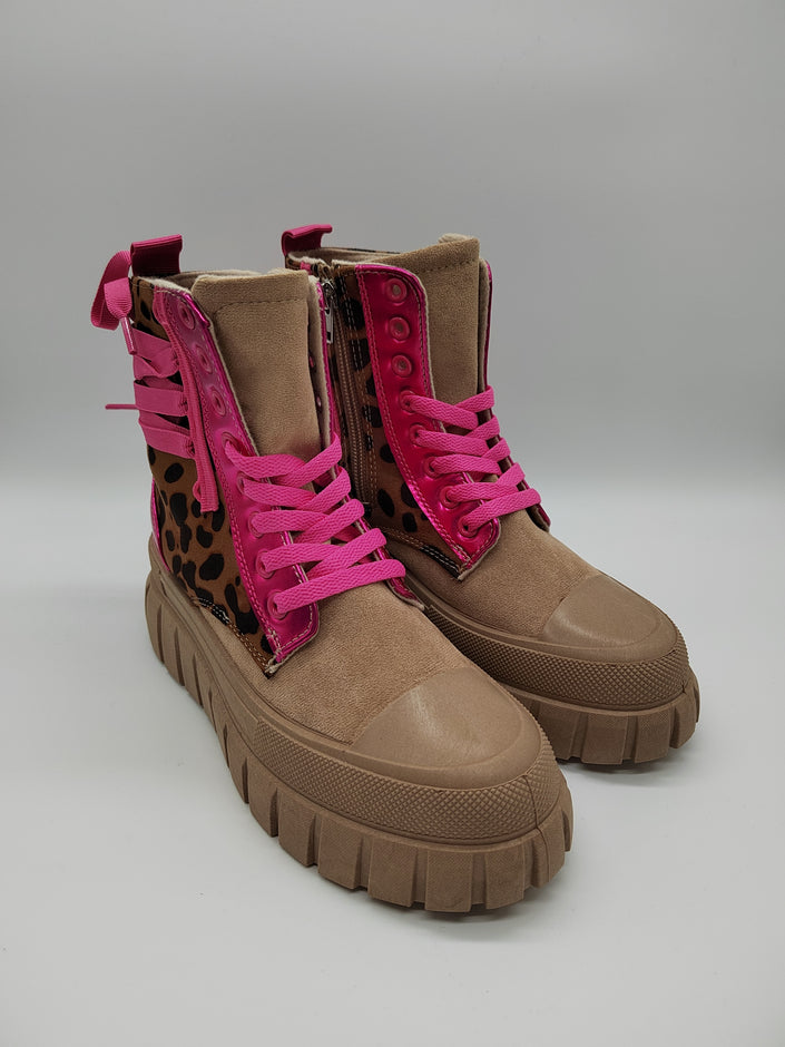 Boots mit Leo-Print und Schnürung in Camel Artikel 3782
